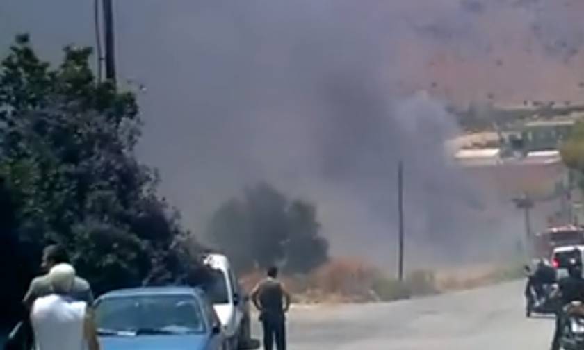 Κρήτη: Συναγερμός για φωτιά και εκρήξεις σε κατοικημένη περιοχή (pics)
