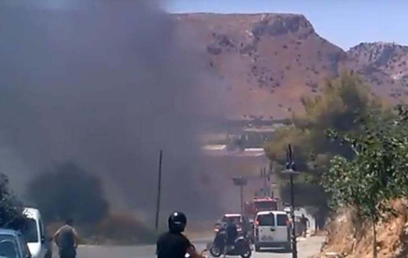 Κρήτη: Συναγερμός για φωτιά και εκρήξεις σε κατοικημένη περιοχή 