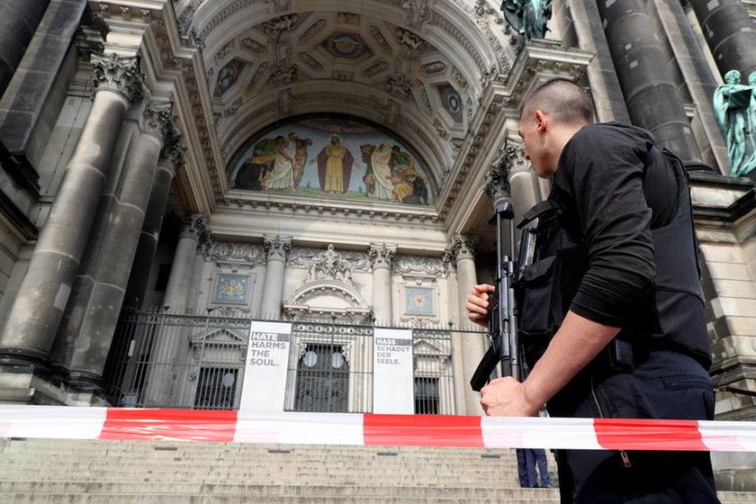 Συναγερμός στη Γερμανία: Πυροβολισμοί στον Καθεδρικό Ναό του Βερολίνου (pics+vids)