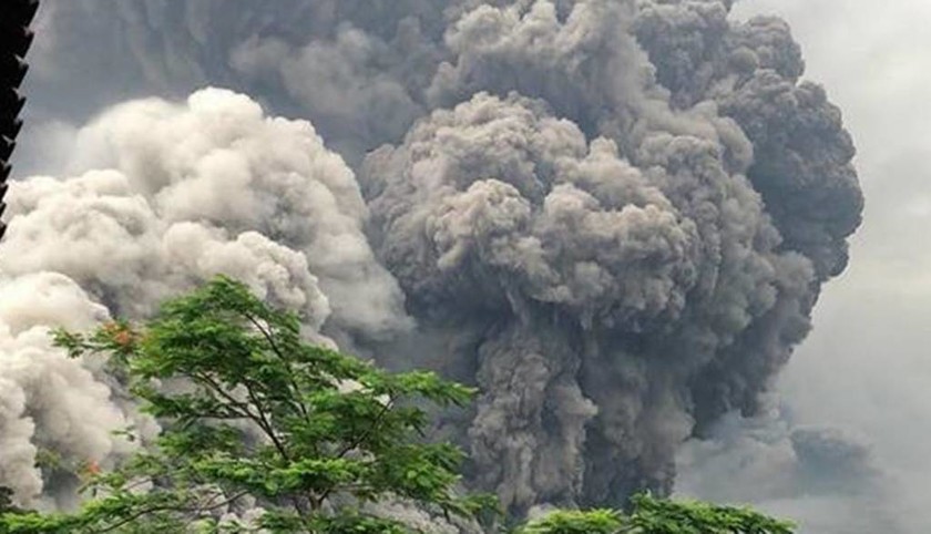 «Κόλαση» λάβας στη Γουατεμάλα: Πέτρες, φωτιά και δηλητηριώδη αέρια ξερνάει το ηφαίστειο Fuego (Pics)