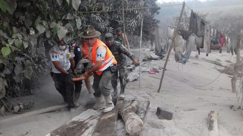 «Βρυχάται» το ηφαίστειο Φουέγκο στη Γουατεμάλα: Ισχυρός σεισμός 5,3 Ρίχτερ (Pics)