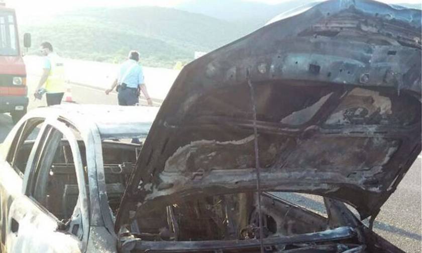 Παραλίγο τραγωδία στην Αθηνών - Λαμίας: Κάηκε ολοσχερώς όχημα στο οποίο επέβαινε οικογένεια (pics)