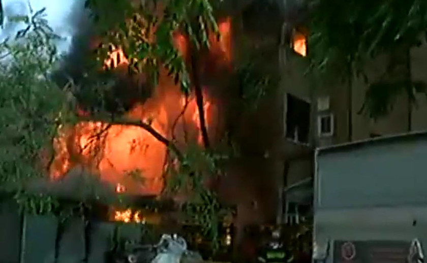 Φωτιά ΤΩΡΑ: Στις φλόγες βιοτεχνία στο Περιστέρι