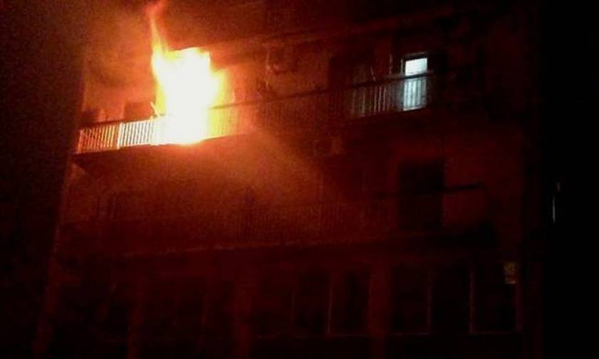 Φωτιά: Στις φλόγες διαμέρισμα στη Λαμία - Κινδύνευσε ένα άτομο
