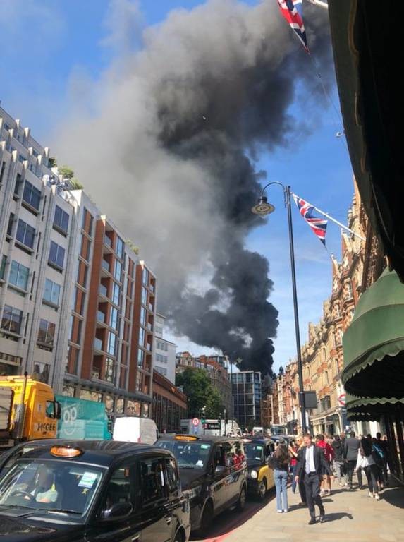 ΕΚΤΑΚΤΟ: Συναγερμός στο Λονδίνο: Τεράστια φωτιά στο Hyde Park (Pics+Vids)