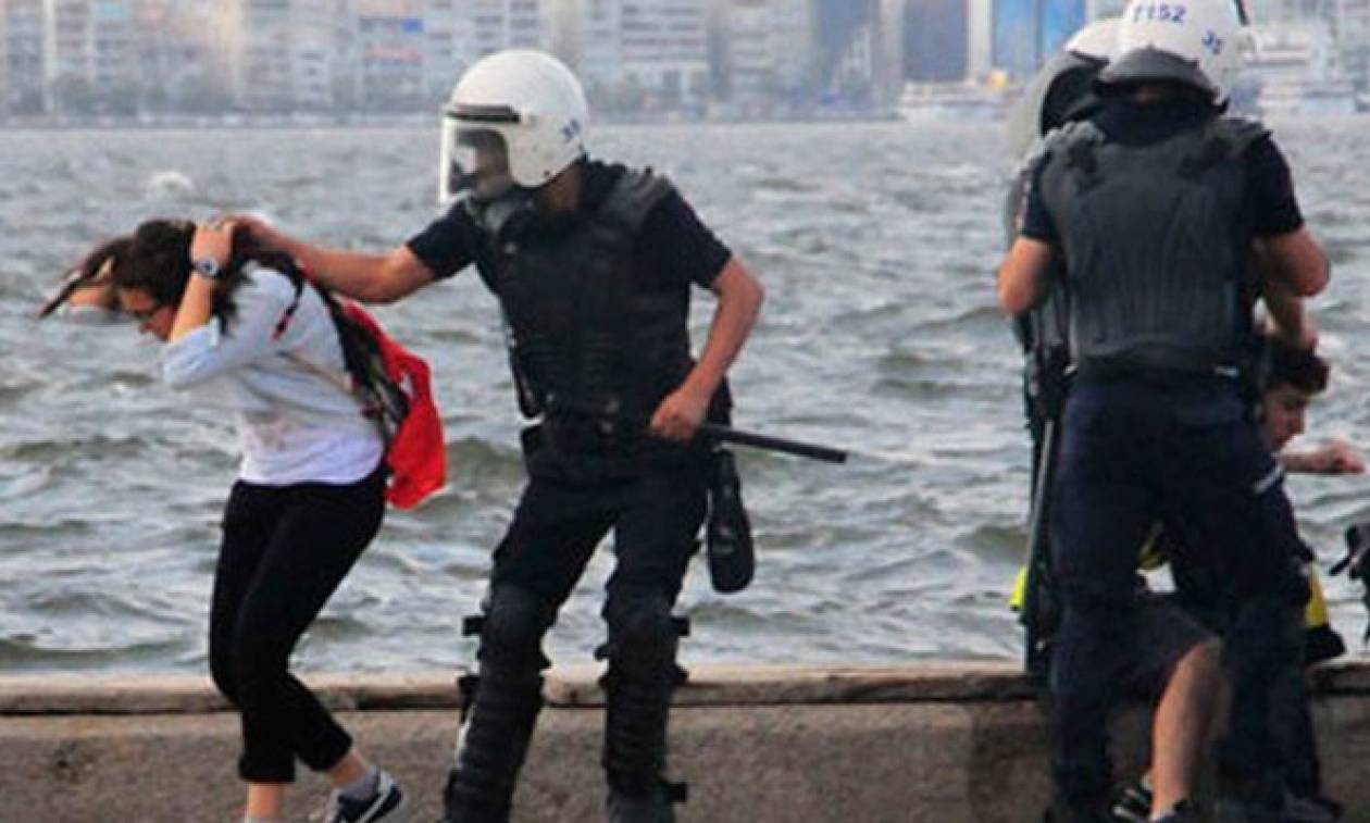 Στο φως τα εγκλήματα Ερντογάν: «Με έγδυσαν και με χτύπησαν γιατί φώναζα συνθήματα κατά του φασισμού»
