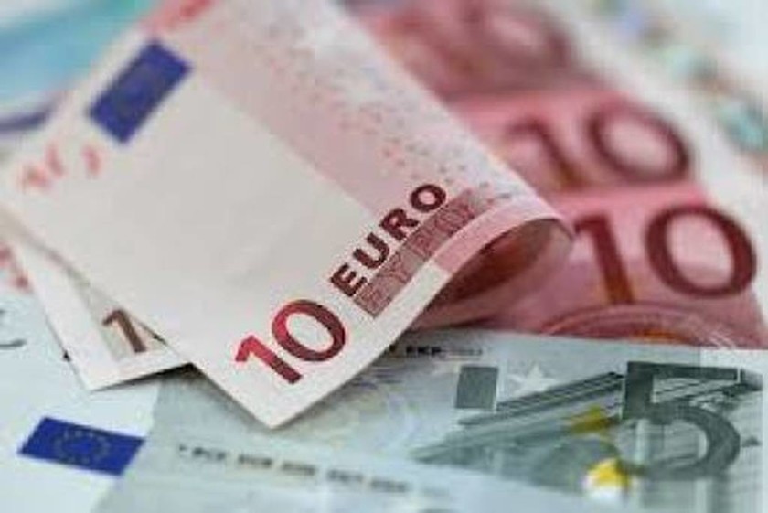 Λαμία: Ανήλικα παιδιά αφαίρεσαν με... αγκίστρι 1.500 ευρώ από ΑΤΜ 