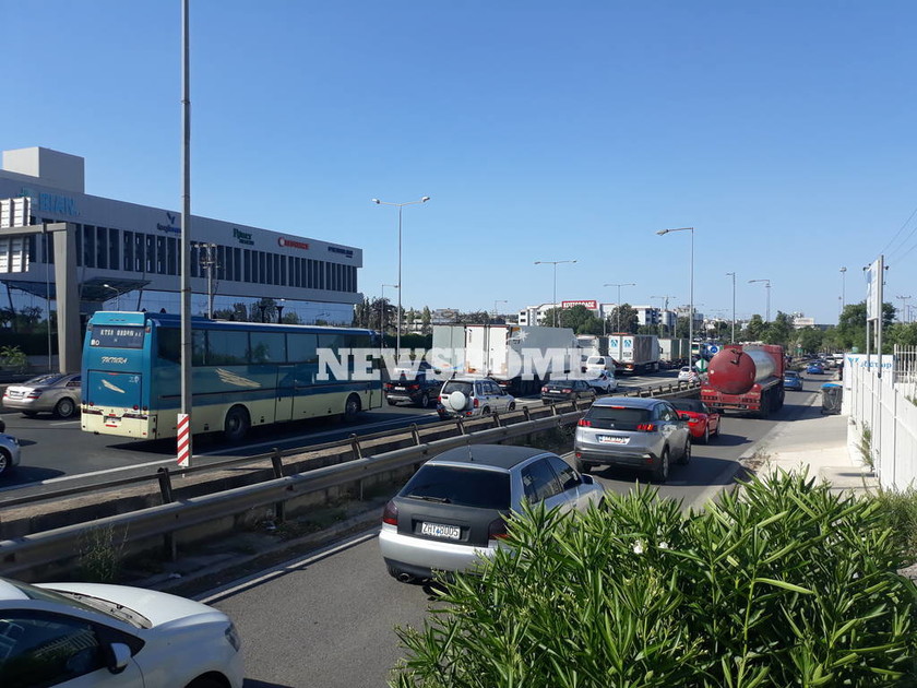 ΤΩΡΑ: Τροχαίο στον Κηφισό - Κυκλοφοριακό χάος στο ρεύμα προς Αθήνα 