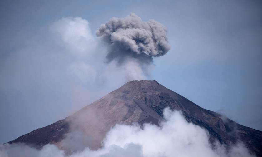 Γουατεμάλα: Αποχωρούν οι διασώστες από τη ζώνη έκρηξης του ηφαιστείου