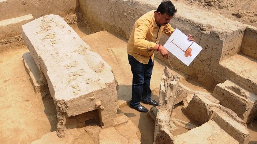 Ινδία: Βρέθηκαν ιππήλατα άρματα, σπαθιά και κράνη ηλικίας 4.000 ετών  