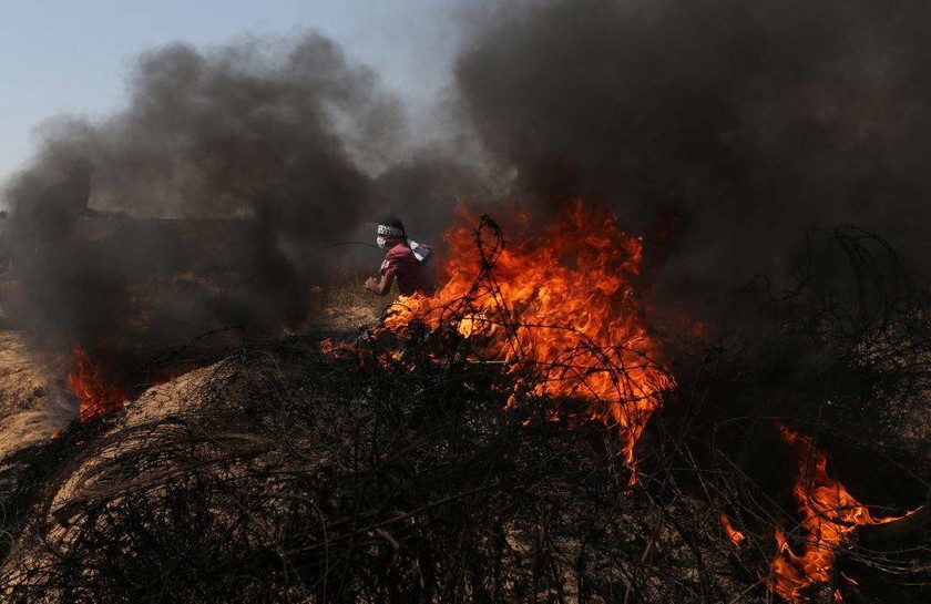 Χωρίς τέλος η αιματοχυσία στη Γάζα: Χάος και τουλάχιστον 100 τραυματίες από ισραηλινά πυρά (pics)