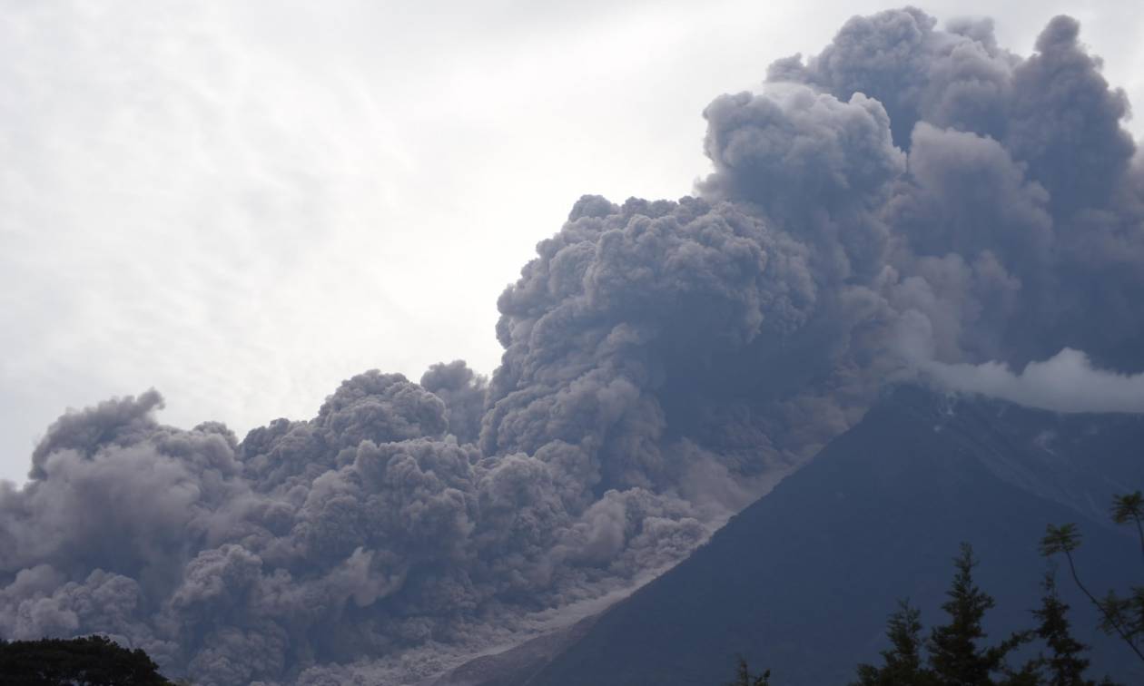Εικόνες Αποκάλυψης: Η πυρακτωμένη λάβα του Fuego έχει καλύψει τα πάντα: Στους 109 οι νεκροί (Pics)