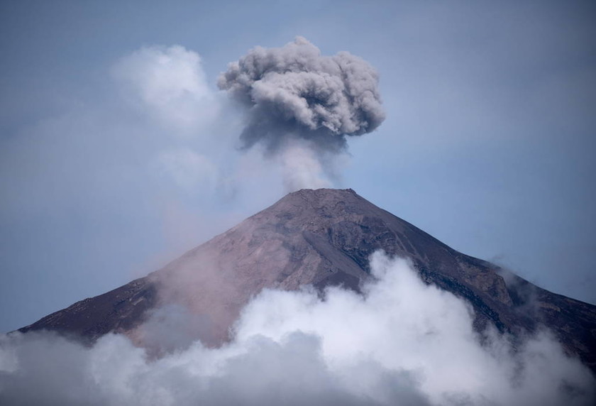 Εικόνες αποκάλυψης: Η πυρακτωμένη λάβα του Fuego έχει καλύψει τα πάντα: Στους 109 οι νεκροί (Pics)