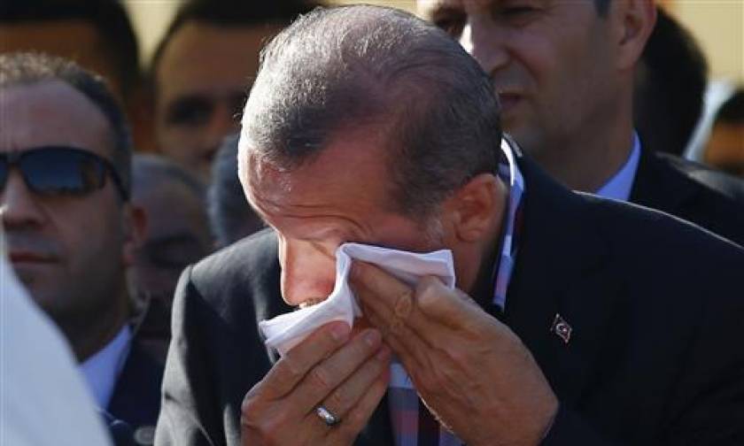 Θλίψη για τον Ερντογάν: «Λύγισε» με το θάνατο του φίλου του (pics)