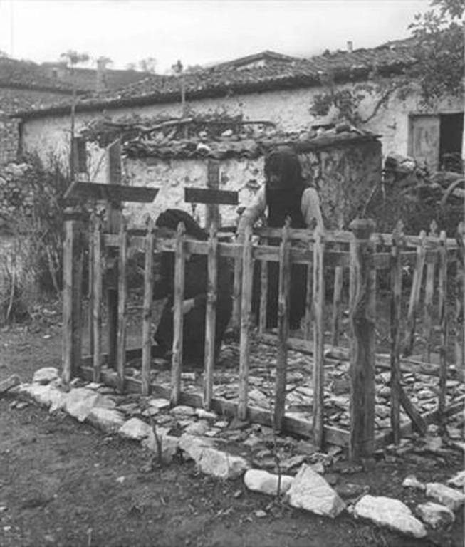 Σαν σήμερα το 1944 η σφαγή αμάχων στο Δίστομο από τους Ναζί (Pics+Vid)