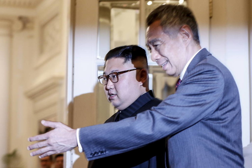Ιστορική στιγμή: Τραμπ και Κιμ Γιονγκ Ουν έφτασαν στη Σιγκαπούρη - Δείτε τις πρώτες εικόνες