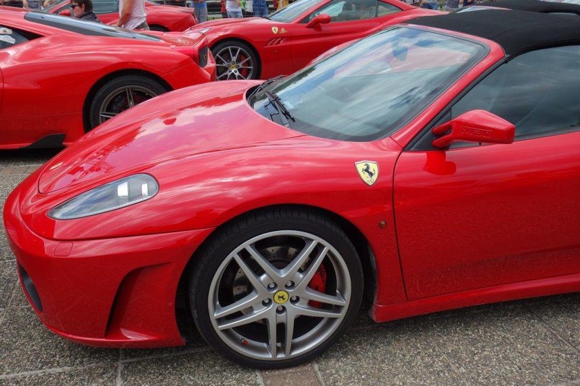 Εντυπωσιακές εικόνες: «Πλημμύρησαν»... με Ferrari τα Ιωάννινα! (vid+pics)