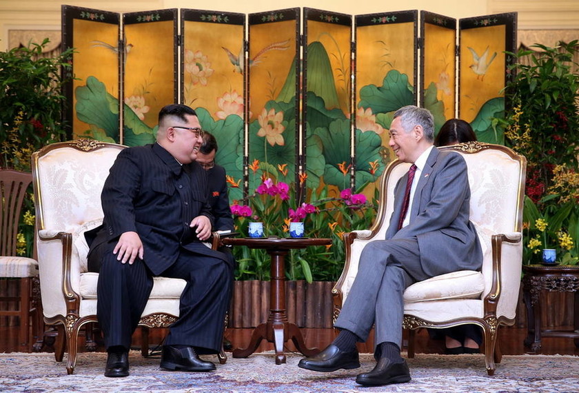 Ιστορική στιγμή: Η πρώτη επίσημη συνάντηση του Κιμ Γιονγκ Ουν στη Σιγκαπούρη