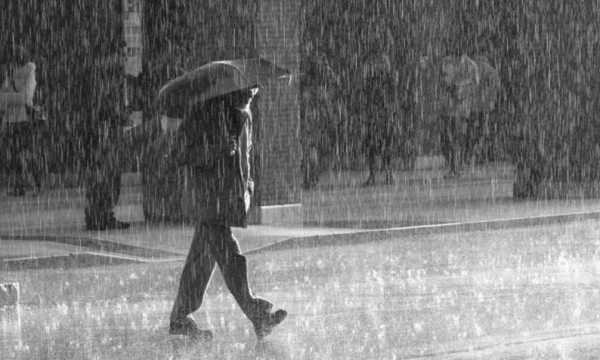 Καιρός: Καλοκαιρινό μπουρίνι έπληξε την Αττική - Με βροχές αρχίζει η εβδομάδα