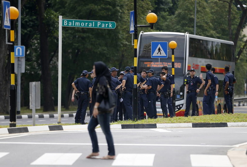 Απελαύνονται δημοσιογράφοι και πολίτες από τη Σιγκαπούρη – Βρέθηκε υλικό βομβιστικής επίθεσης