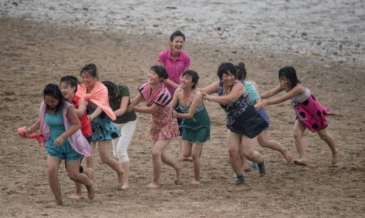 Αυτό είναι το σπάνιο βίντεο από beach party στη Βόρεια Κορέα που ο Κιμ Γιονγκ Ουν θέλει να δεις