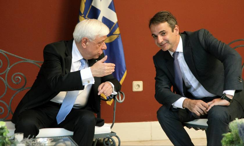 ND leader Mitsotakis requests urgent meeting with President Pavlopoulos