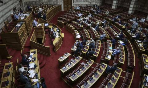 Βουλή: Υπερψηφίστηκε στις Επιτροπές το πολυνομοσχέδιο