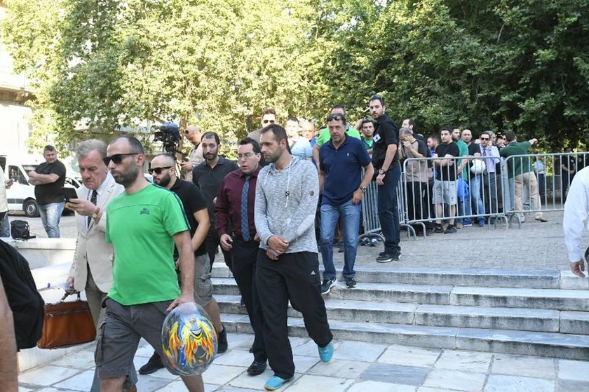 Παύλος Γιαννακόπουλος: Χιλιάδες κόσμου στο λαϊκό προσκύνημα στη Μητρόπολη
