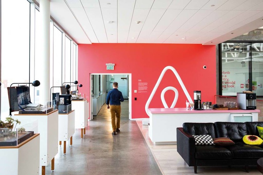 ΑΑΔΕ: Μέχρι τον Ιούνιο θα είναι έτοιμο το Μητρώο για τα ακίνητα Airbnb 