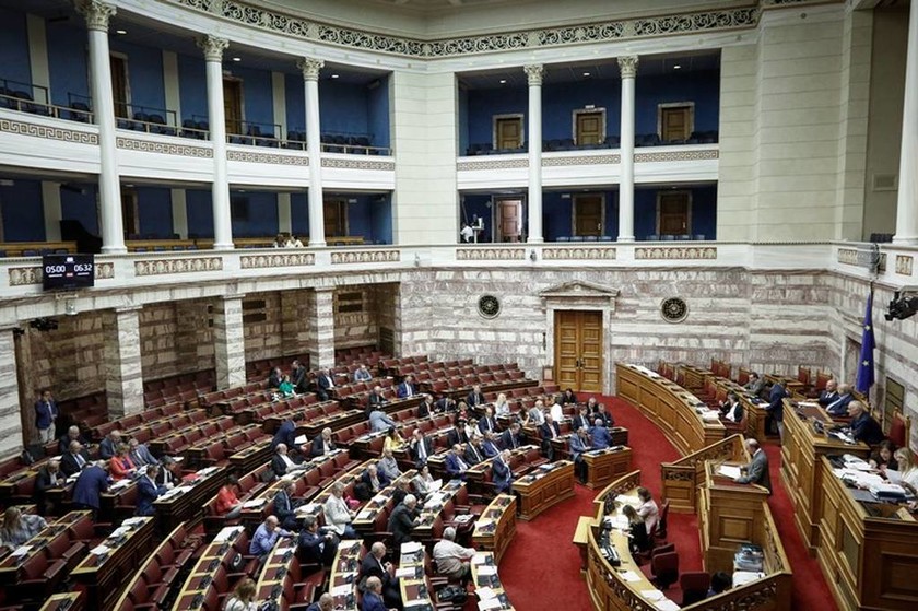 Βουλή: Ψηφίστηκε το πολυνομοσχέδιο για το κλείσιμο της τέταρτης αξιολόγησης 