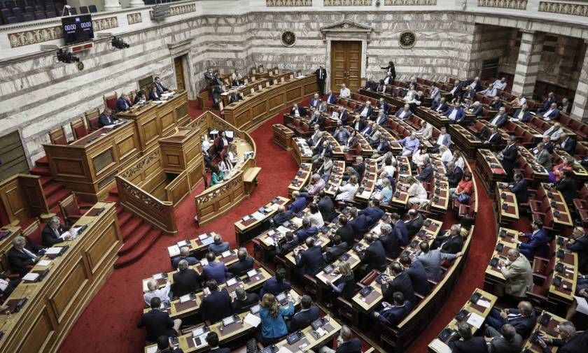 LIVE Βουλή: Η συζήτηση για την πρόταση μομφής της ΝΔ κατά της κυβέρνησης