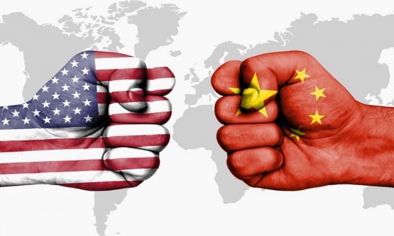 Ο παγκόσμιος εμπορικός πόλεμος ξεκίνησε: Με δασμούς σε τεχνολογικά προϊόντα χτυπά την Κίνα ο Τραμπ