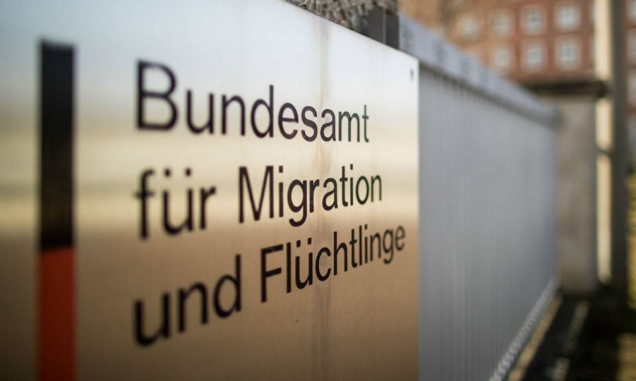 Γερμανία:Ο Ζεεχόφερ καθαίρεσε την επικεφαλής της ομοσπονδιακής υπηρεσίας μετανάστευσης και προσφύγων