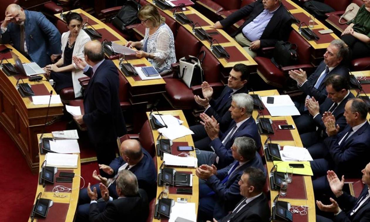 LIVE BLOG Βουλή: «Κόλαση» στη Βουλή - Άγρια κόντρα Καμμένου με ΝΔ