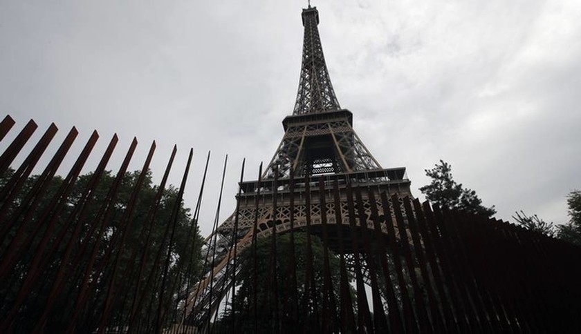Ο Πύργος του Άιφελ «θωρακίζεται» ενάντια σε τρομοκρατικές επιθέσεις
