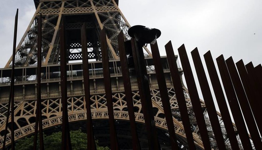 Ο Πύργος του Άιφελ «θωρακίζεται» ενάντια σε τρομοκρατικές επιθέσεις