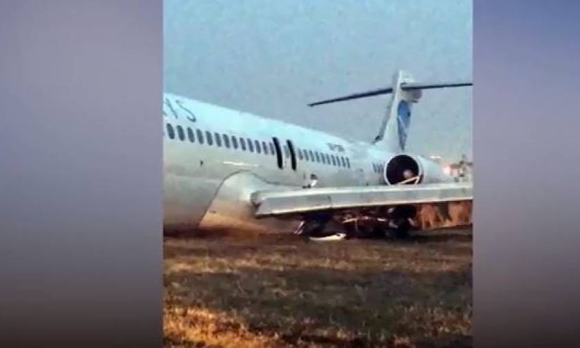 Τρόμος για 169 επιβάτες: Αεροσκάφος τυλίχθηκε στις φλόγες στη διάρκεια αναγκαστικής προσγείωσης