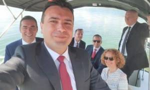 Σκοπιανό: H selfie του Ζάεφ πηγαίνοντας στις Πρέσπες