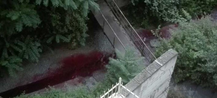 Ανεξήγητο φαινόμενο στη Θεσσαλονίκη - Ρέει κόκκινο ποτάμι