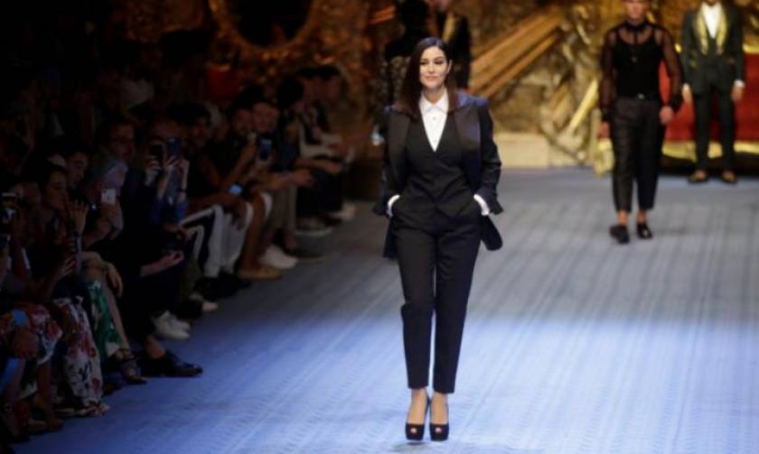 Dolce&Gabbana: Όταν η Μόνικα Μπελούτσι μηδένισε το κοντέρ στην πασαρέλα