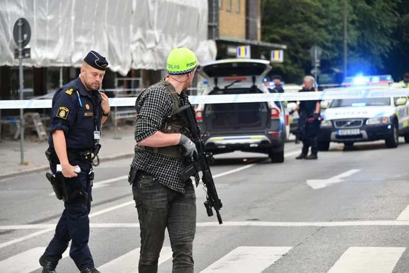 ΕΚΤΑΚΤΟ: Συναγερμός στη Σουηδία: Πυροβολισμοί κατά του πλήθους στο Μάλμε (Pics)