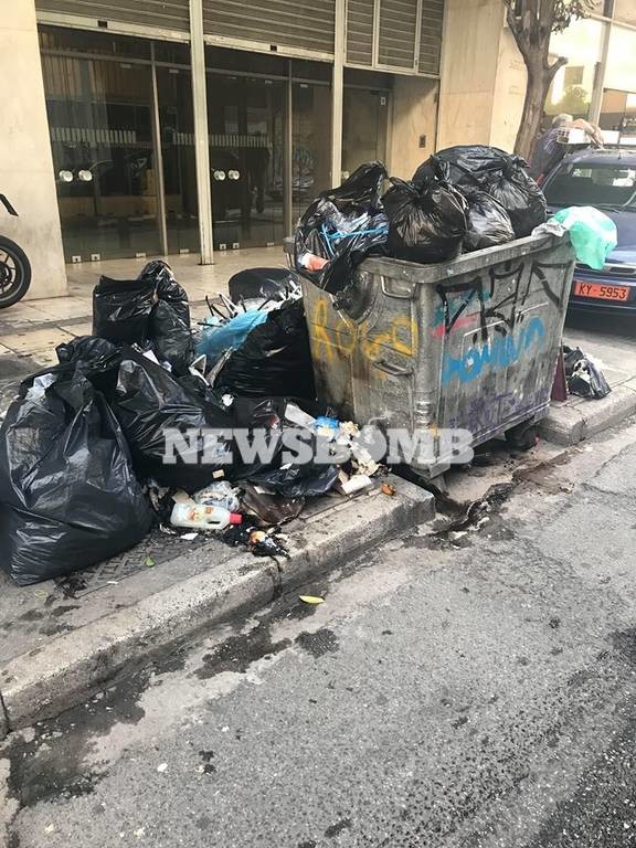 «Βουλιάζει» η Αθήνα από τα σκουπίδια 