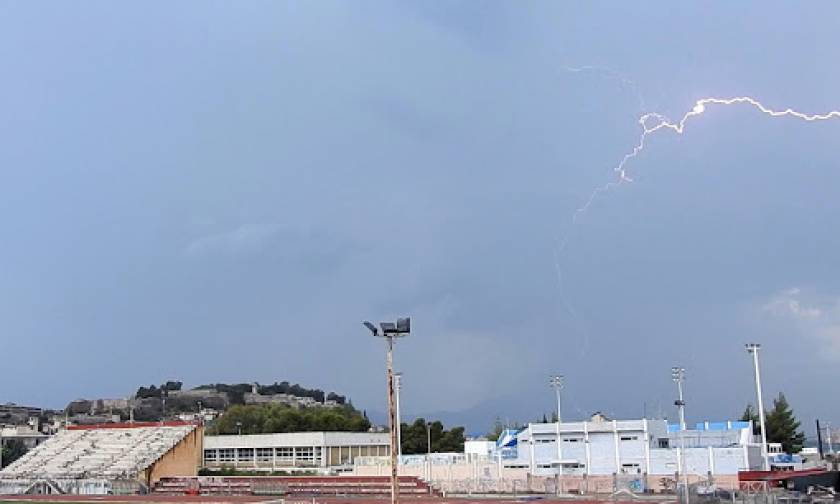 Καιρός: Δεκάδες κεραυνοί στο Ναύπλιο κατά την διάρκεια καταιγίδας (pics&vid)