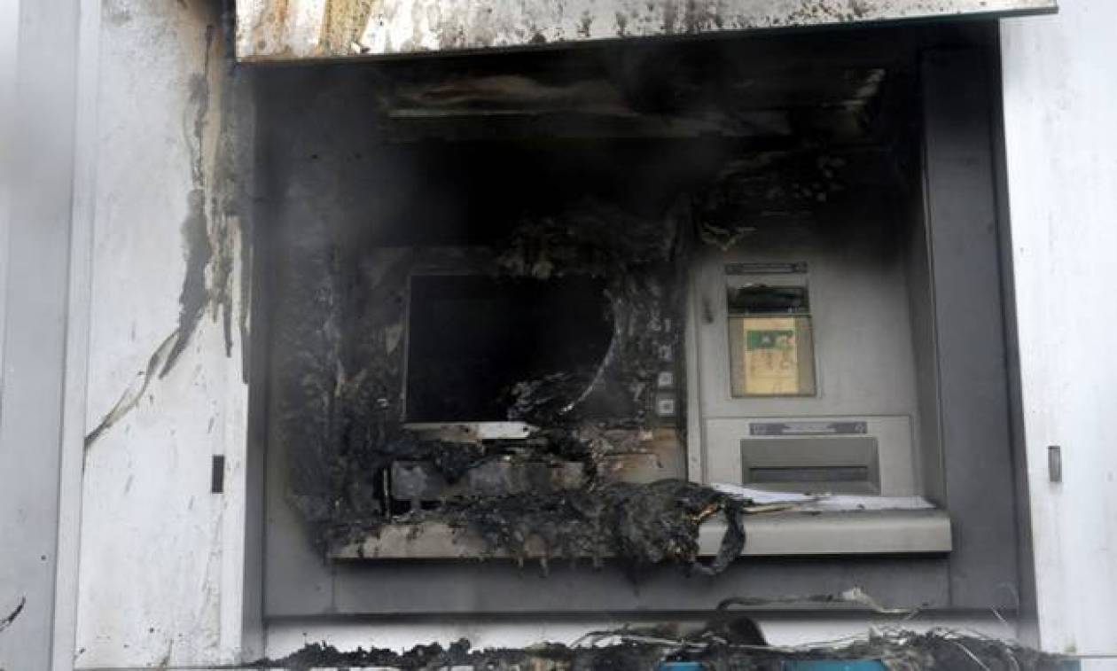 Μπαράζ εμπρηστικών επιθέσεων σε μηχανήματα ΑΤΜ στην Αθήνα