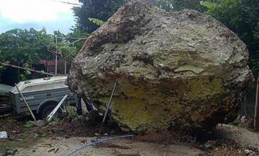 Απίστευτο: Τεράστιος βράχος προσγειώθηκε σε… αυλή σπιτιού!