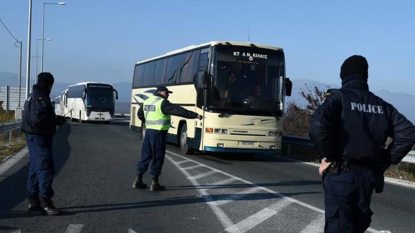 Εφηβος μετανάστης πήγε από τη Γαλλία στη Βρετανία κρυμμένος μέσα σε μηχανή λεωφορείου 