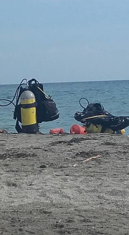 Απέκλεισαν την παραλία Μεσαγκάλων στη Λάρισα: Δείτε τι βρήκαν οι ψαράδες δίπλα στην ακτή
