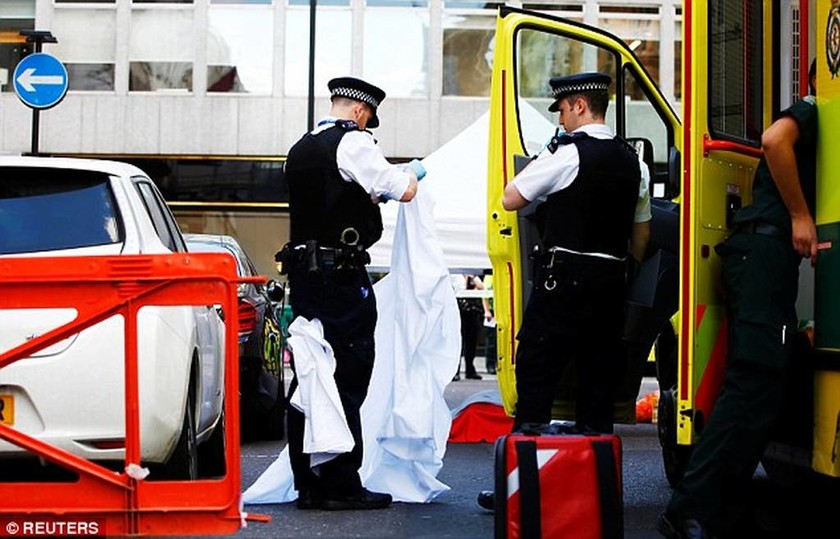 ΕΚΤΑΚΤΟ: Συναγερμός στο Λονδίνο: Δεκάδες περιπολικά και ασθενοφόρα κύκλωσαν το Mayfair
