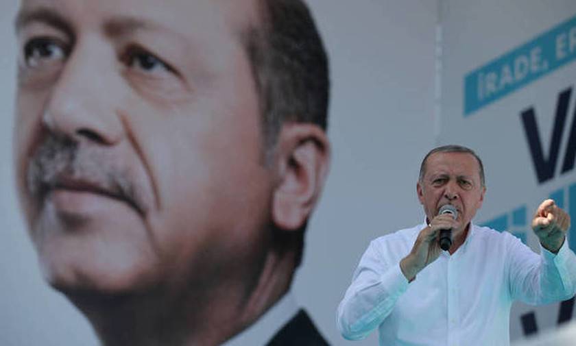 Τι φοβάται ο Ερντογάν; Απαγόρευσε την είσοδο σε ευρωπαίους παρατηρητές των εκλογών της Κυριακής