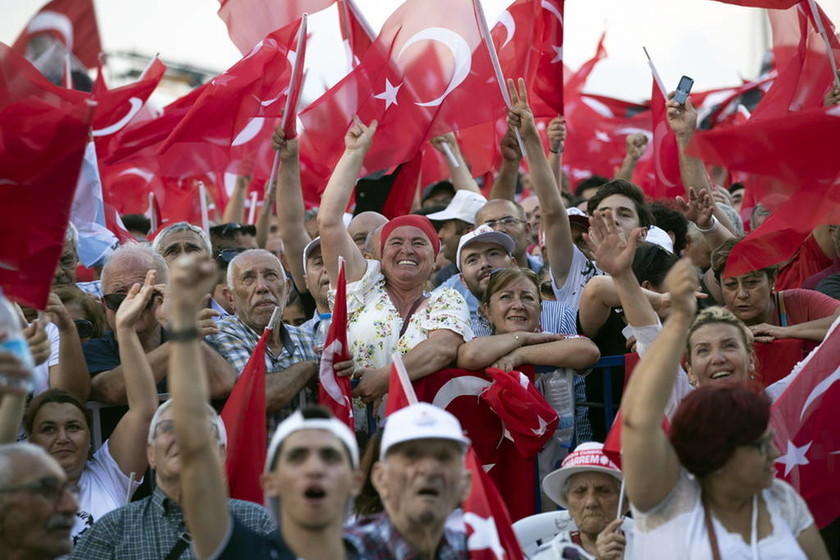 Τρέμει ο Ερντογάν! Μεγαλειώδης προεκλογική συγκέντρωση του Ιντζέ στη Σμύρνη με 2,5 εκατομμύρια κόσμο